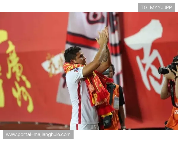 哥伦布机员赛后深情谢场 球员感动落泪真挚致谢球迷